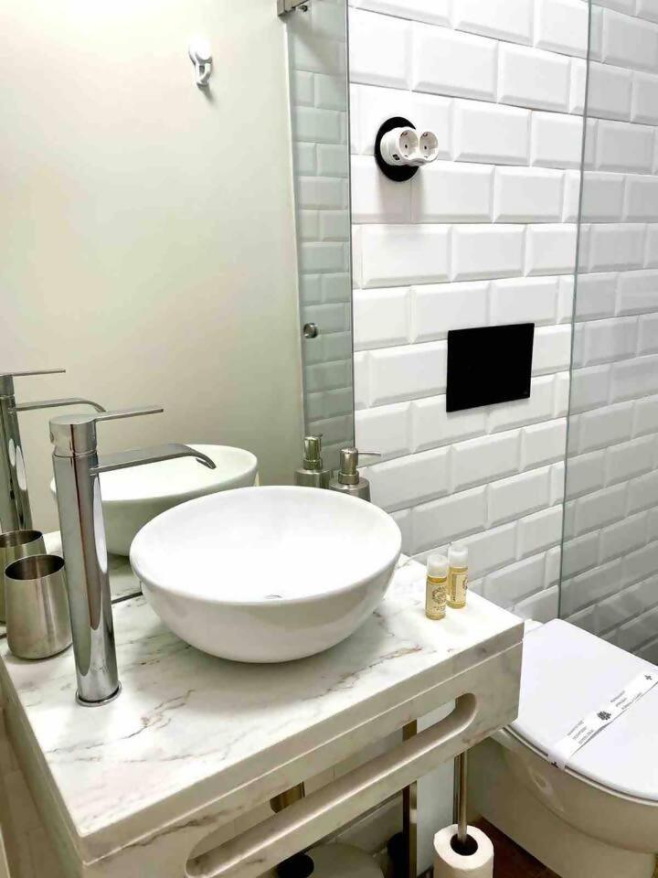 Chiado Brand New Amazing In Lisbon Apartment ภายนอก รูปภาพ